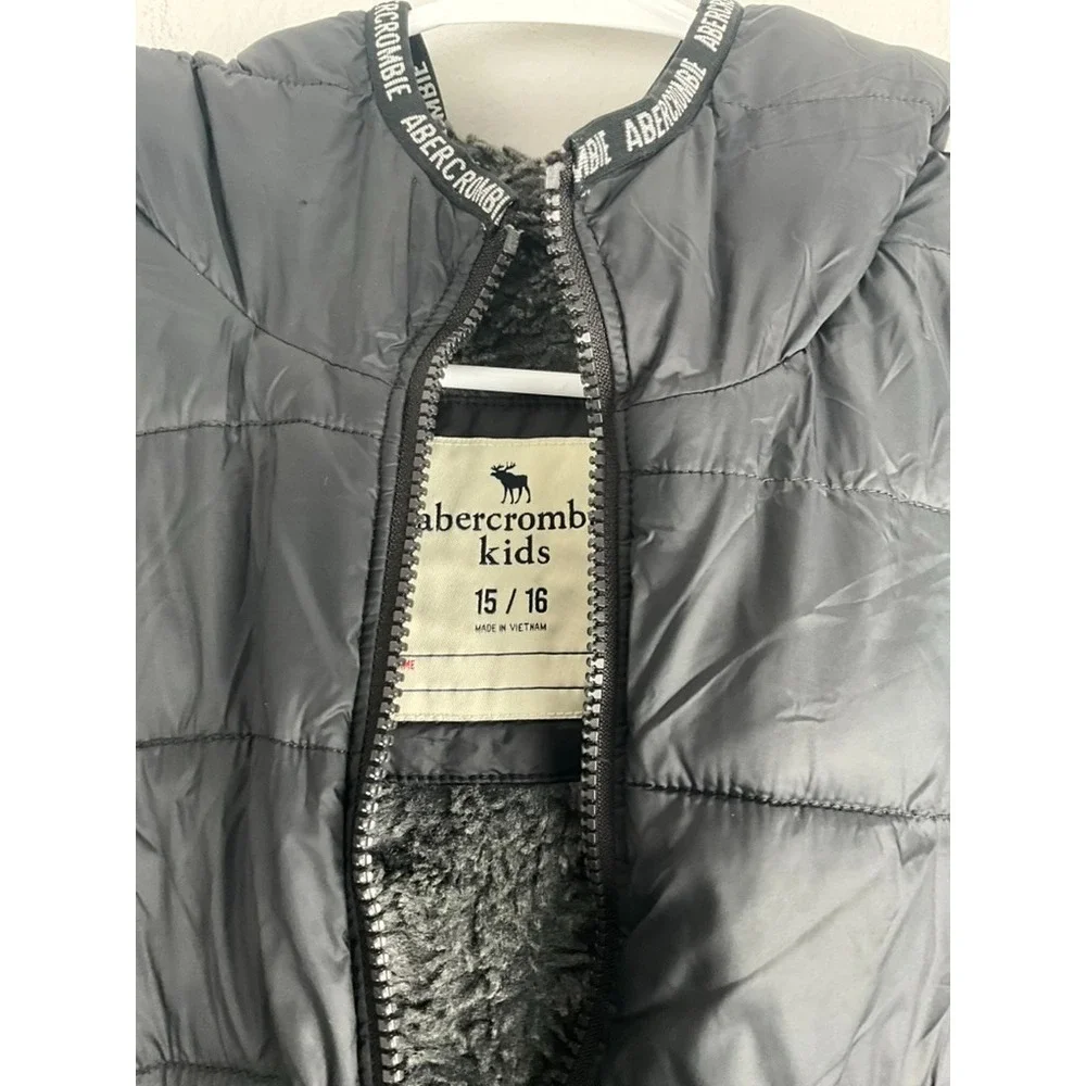 Abercrombie & Fitch highlights abercrombie